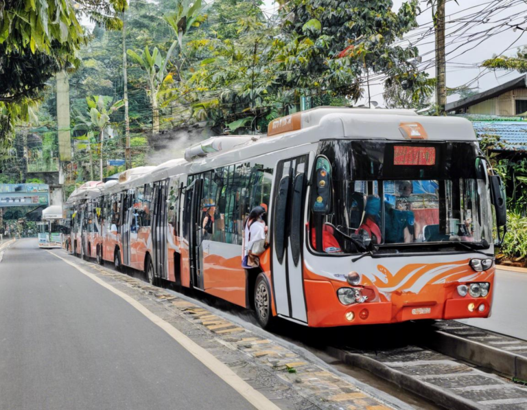 Keuntungan Menjelajahi Bandung dengan Transportasi Umum